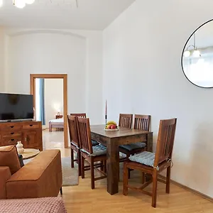Hotel apartamentowy Narodni - Old Town Praga